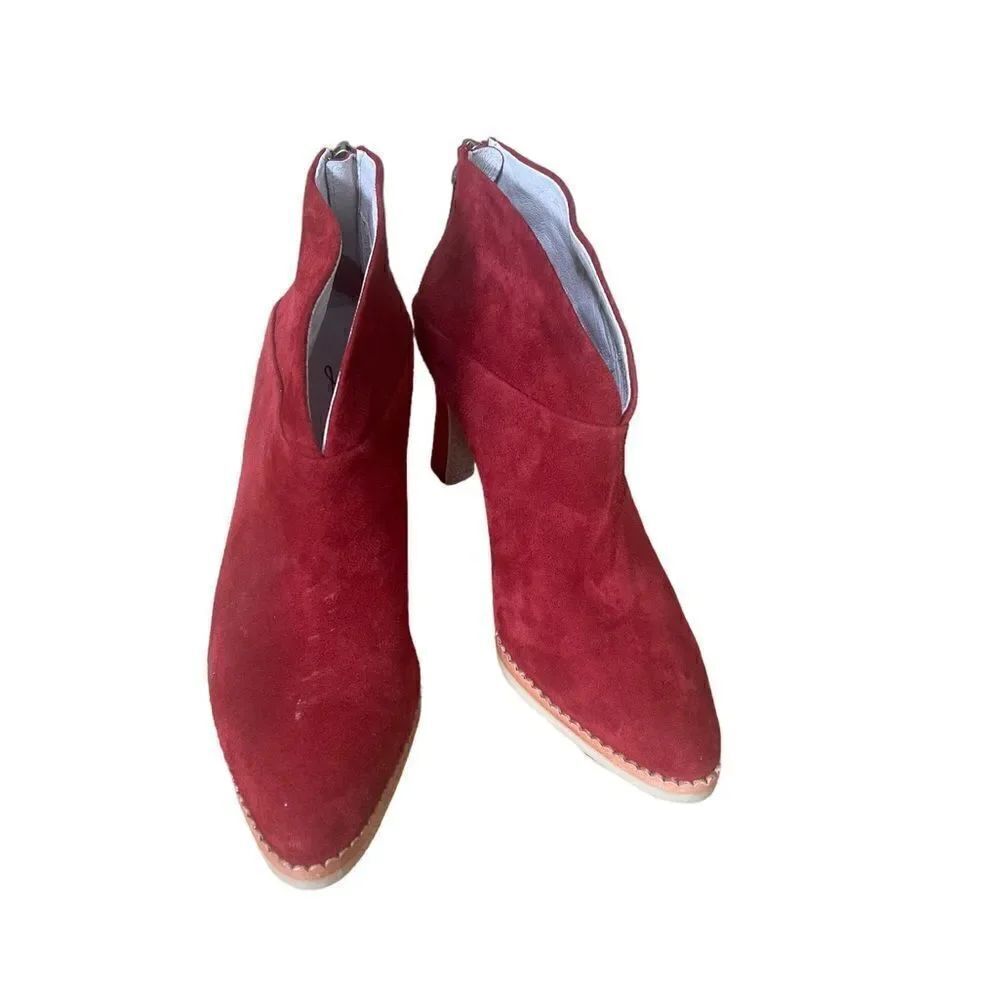 Lola Cruz Herne V Cut Zip Ankle Boot Red Suede 6.5